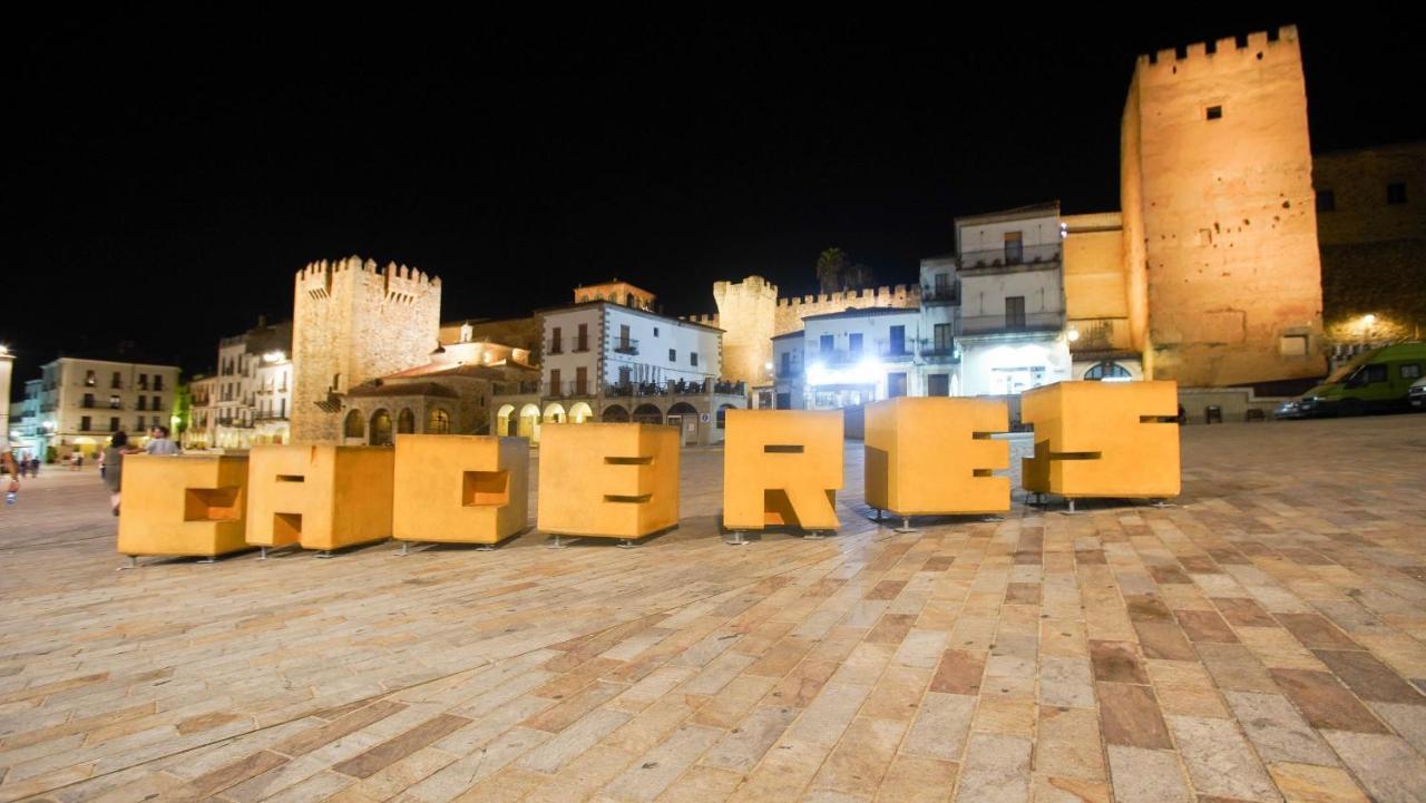 Apartamentos Soho Boutique Plaza Mayor Caceres Bagian luar foto